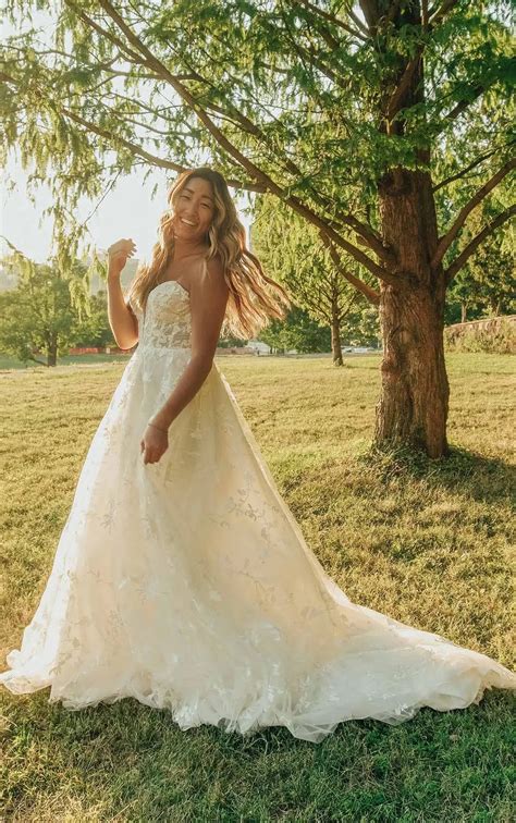 Top Whimsical Wedding Dress Looks - Pretty Happy Love - Wedding Blog | Essense Designs Wedding ...