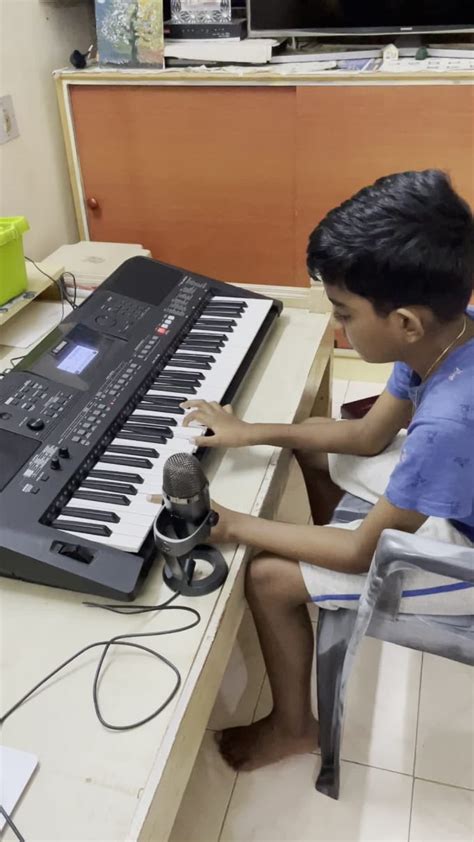 Basic Keyboard Lessons for Beginners 的图像结果