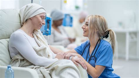 WHAT'S AN ONCOLOGY NURSE? - Nurses International