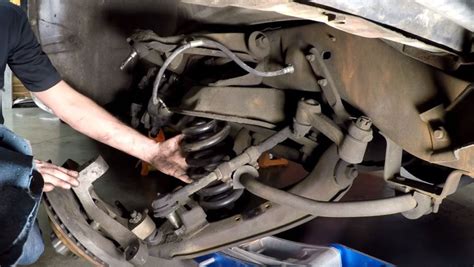 Chevy Coil Spring Install 的图像结果