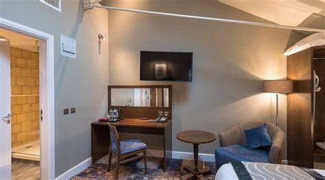 THE JOHN RUSSELL FOX WETHERSPOON (Andover, Hampshire) - Guesthouse ...