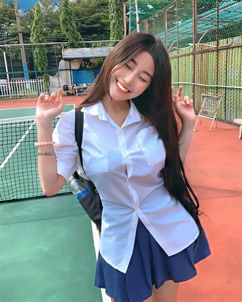 越南学生妹Vo Ngoc Tran，身材好到连传统的校服都藏不住！|越南|学生妹|身材_新浪新闻