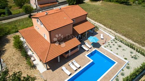 TRIBALJ KUĆA SA BAZENOM, kuća, površina 370m2