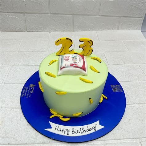 Banana Noodle Birthday Cake – Bento Cakes Noida