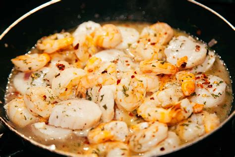 Shrimp and Scallop Scampi: A Delicious and Easy Seafood Dish