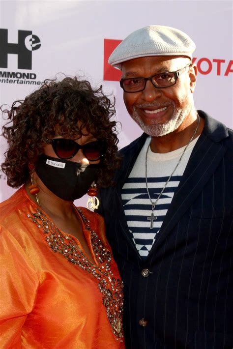LOS ANGELES JUN 14 Gina Taylor James Pickens Jr at the 2022 YWCA ...