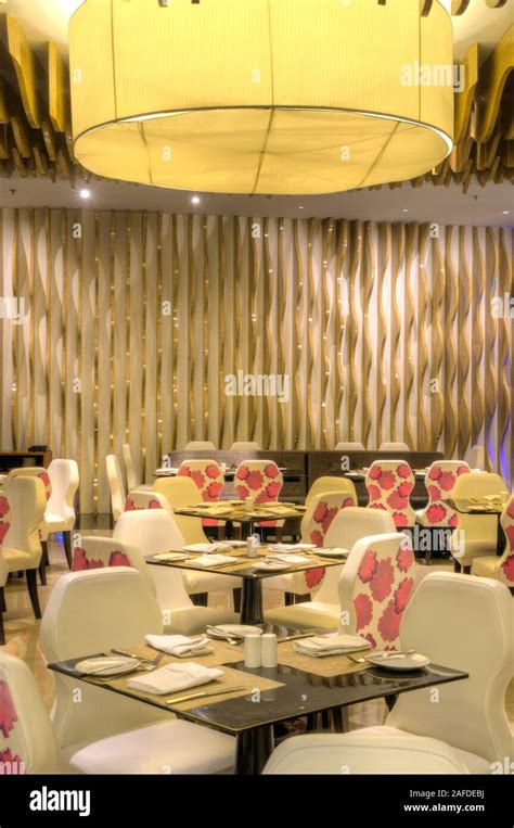 Restaurant Table Side View 的图像结果