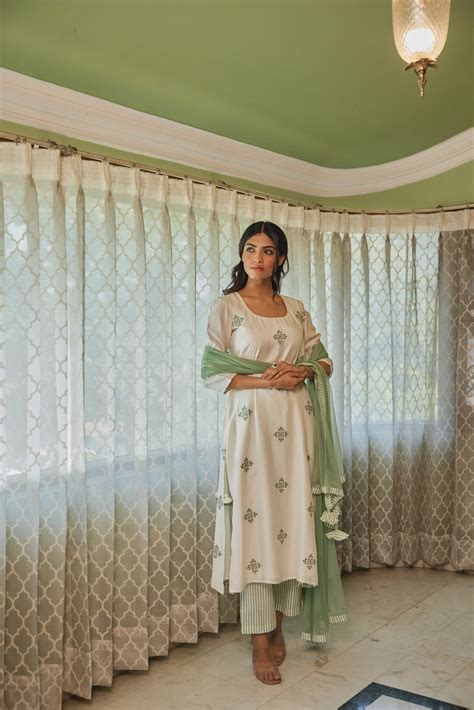 Off-white Embroidered Suit Set (Set of Three) | Kapraaha