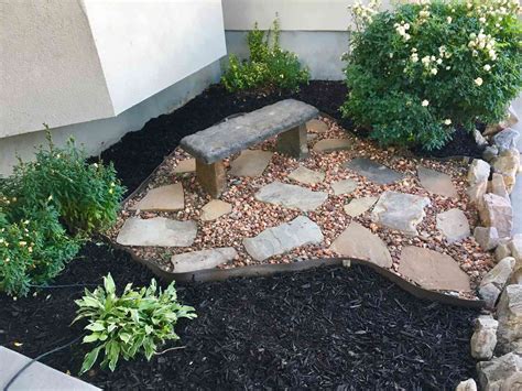 28 Front Yard Landscaping Ideas With Rocks and Mulch