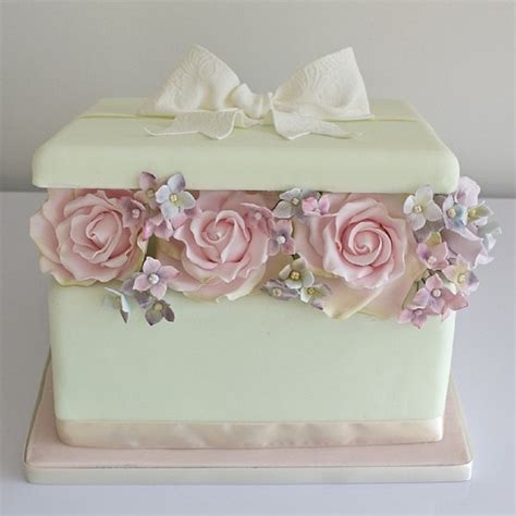 9 Happy Wedding Anniversary Cake Images in White for Pure Elegance