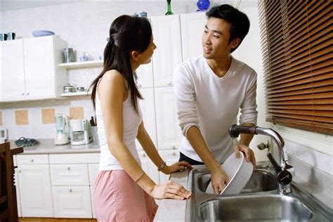 女友去男友家吃饭后「应不应该」洗碗？网友：「一个动作」就知道对方是不是好婆家！ – RedChili21