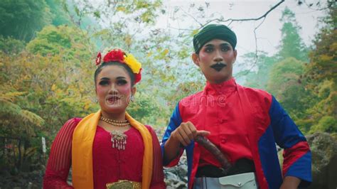 Indonesia Local People 的图像结果