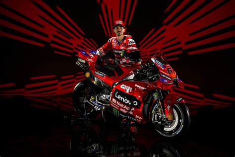 https://motograndprix.motorionline.com/wp-content/uploads/2025/01/bagnaia-presentazione-ducati-lenovo-team-motogp-2025-1024x683.jpg