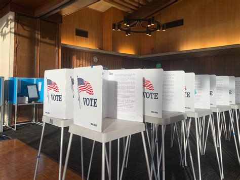 Voting Booth 的图像结果