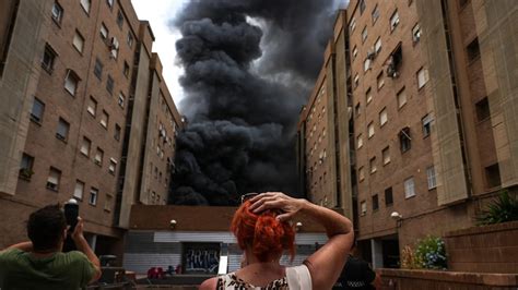 El incendio de un bajo deja 14 atendidos por humo y 115 pisos evacuados ...