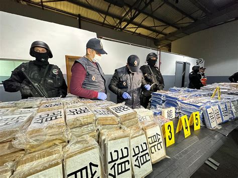 Moroccan Police Seize Over a Ton of Cocaine in Collaboration with ...