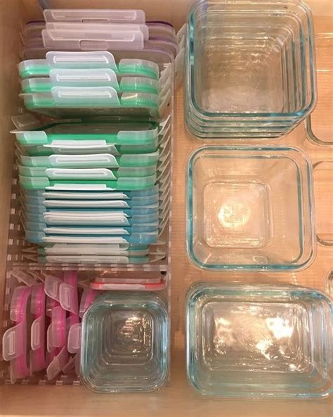 Organizing Food Storage Containers 的图像结果