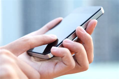 How to Remove Cell Phone Screen Protector 的图像结果