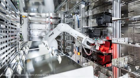 Wafer carrier handling with Stäubli robots | Stäubli India