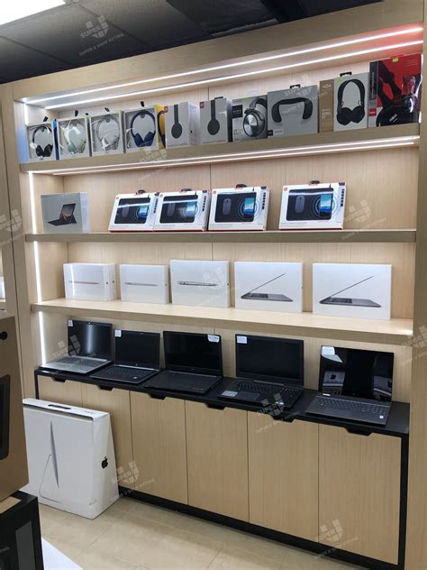 Electronics Store Display 的图像结果