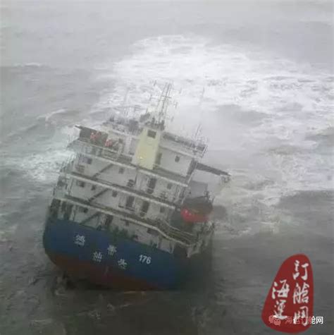 沉船事件中被救人员:船翻只用了半分钟到一分钟|长江翻船_新浪新闻