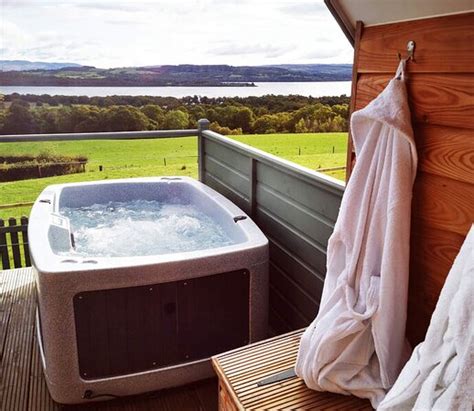 LENNOX OF LOMOND - STAY WITH US (Alexandria) - Farmhouse Reviews ...