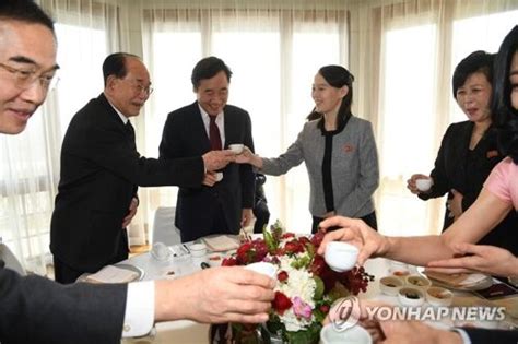 韩总理同金与正共进午餐:望创造条件首脑会面(图)_手机新浪网