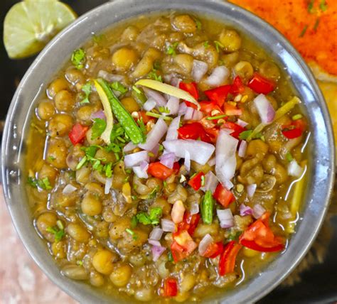 Matar Kulche Recipe: घर में ऐसे बनाएं मटर कुलचे, जानें बनाने का तरीका