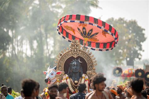 Adiyogi rath yatras converge at Isha Foundation centre ahead of mega ...