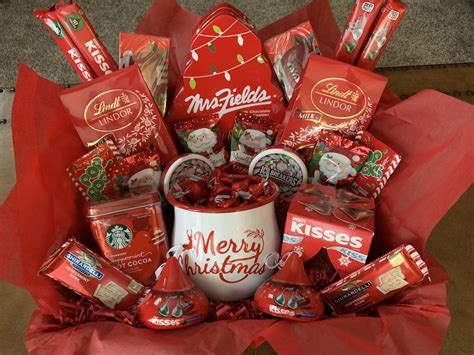 Red themed gift basket Christmas | Homemade gift boxes, Christmas gift ...