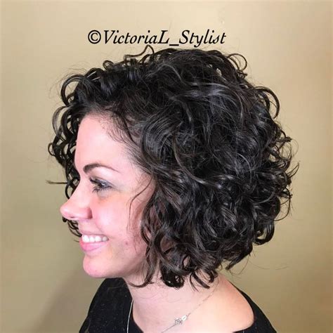 Cute Bob with Messy Glossy Curls | Short curly hairstyles for women ...