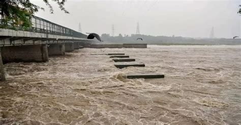 Delhi Old Iron Bridge Closed: Loha Pul Shut Amid Flood Threat As River ...