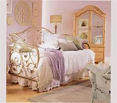 Small Vintage Bedroom by Vintage Bedroom Ideas For Small Room Or Extensive Room Small Vintage Bedroom