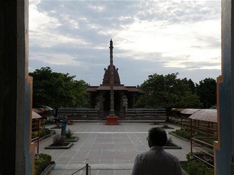 sacred-places/shakti-peethas/maha-shakti-peeta-jogulamba-devi - Indian ...