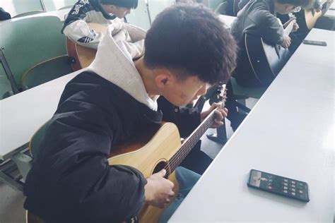 吉他协会开展了吉他培训课- 太原工业团委网