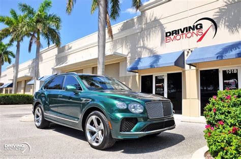 2022 Bentley Bentayga V8! VERDANT GREEN! PIANO BLACK VENEER! 22 INCH WHEELS! $221K MSRP!! Stock ...