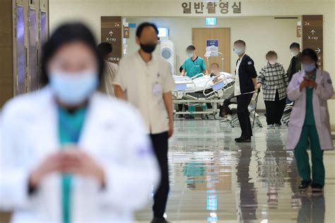 韩国政府:7000名离岗医生将被吊销执照 处分不可逆-搜狐大视野-搜狐新闻