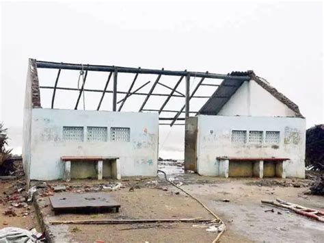 House damaged due to cyclone Hudhud - Cyclones & typhoons: Nature ...