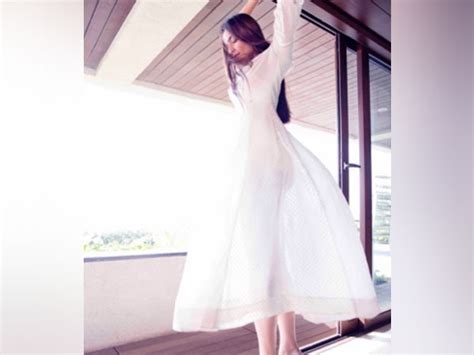 Sonam Kapoor wants to 'fly out in the sky'