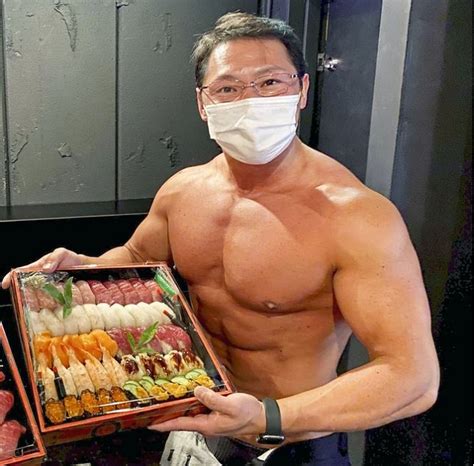 Sushi-Unternehmen begeistert mit Bodybuilder-Lieferdienst