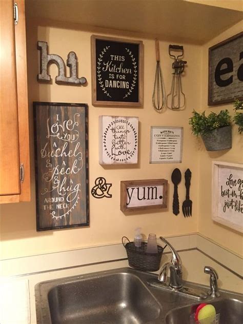 27 Cozy Rustic Kitchen Wall Decor Ideas - DigsDigs