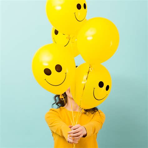 Buy Smiley Printed Latex Balloons - 20 PCS Set | DeoDap