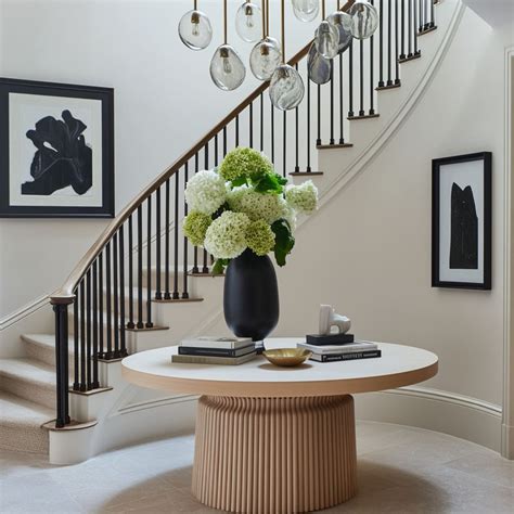 One Accent, Total Makeover: 22 Stylish Round Entrance Tables