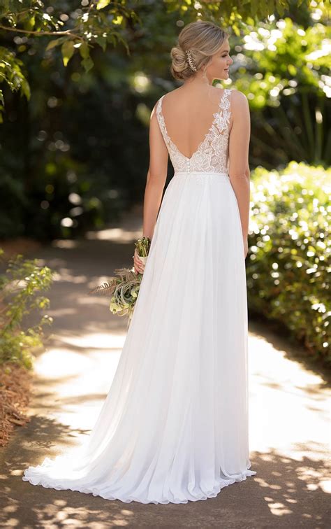 Brautkleid aus Spitze und Chiffon mit abnehmbarem Gürtel - Essense of Australia