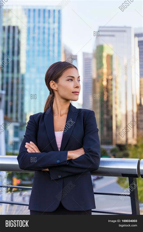 Formal Business Suit Woman 的图像结果