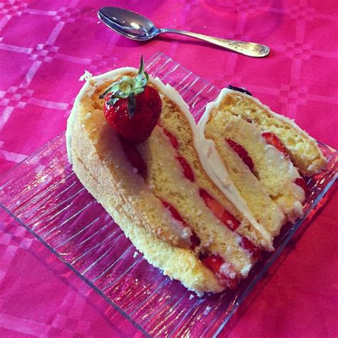 Un joli gâteau d'anniversaire, une recette sans lactose - Deadly Breakfast