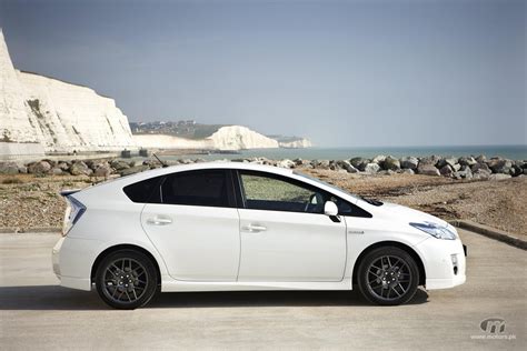 Toyota Prius 2011 Images | Motors.pk