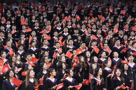 为青春加冕——北京大学2019年本科生毕业典礼暨学位授予仪式举行