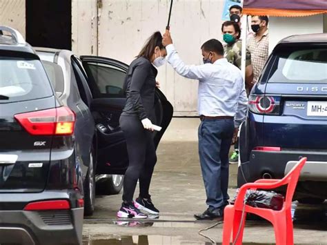 Kareena Kapoor Khan looks phenomenal in these latest clicks | Filmfare.com