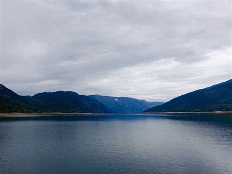 Download wallpaper 1400x1050 mountains, lake, sky, clouds standard 4:3 ...